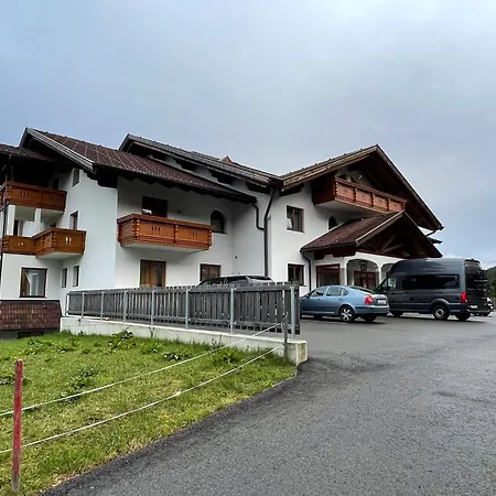 Zlattinger Aparthotel 3*